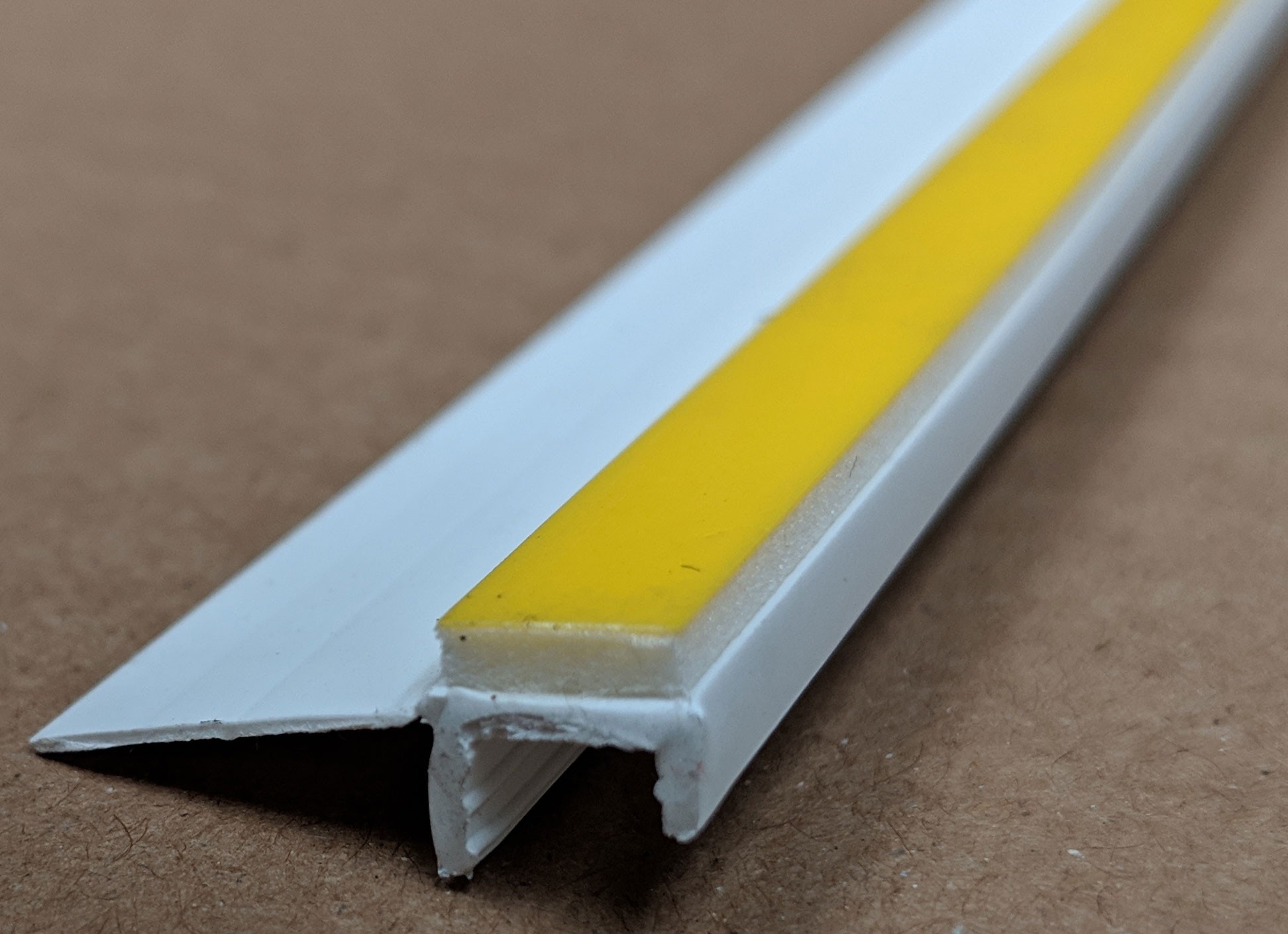 White PVC Self Adhesive Window / Door Frameseal APU Bead 8mm Render Depth 2.6m 1 Length