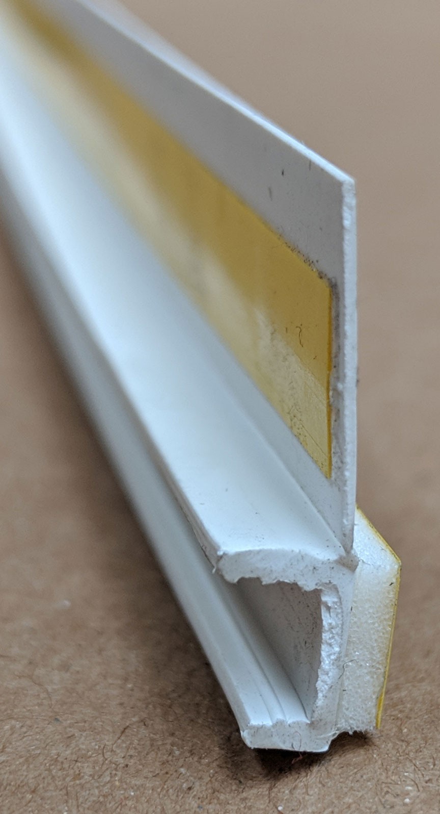 White PVC Self Adhesive Window / Door Frameseal APU Bead 6mm Render Depth 2.6m 1 Length