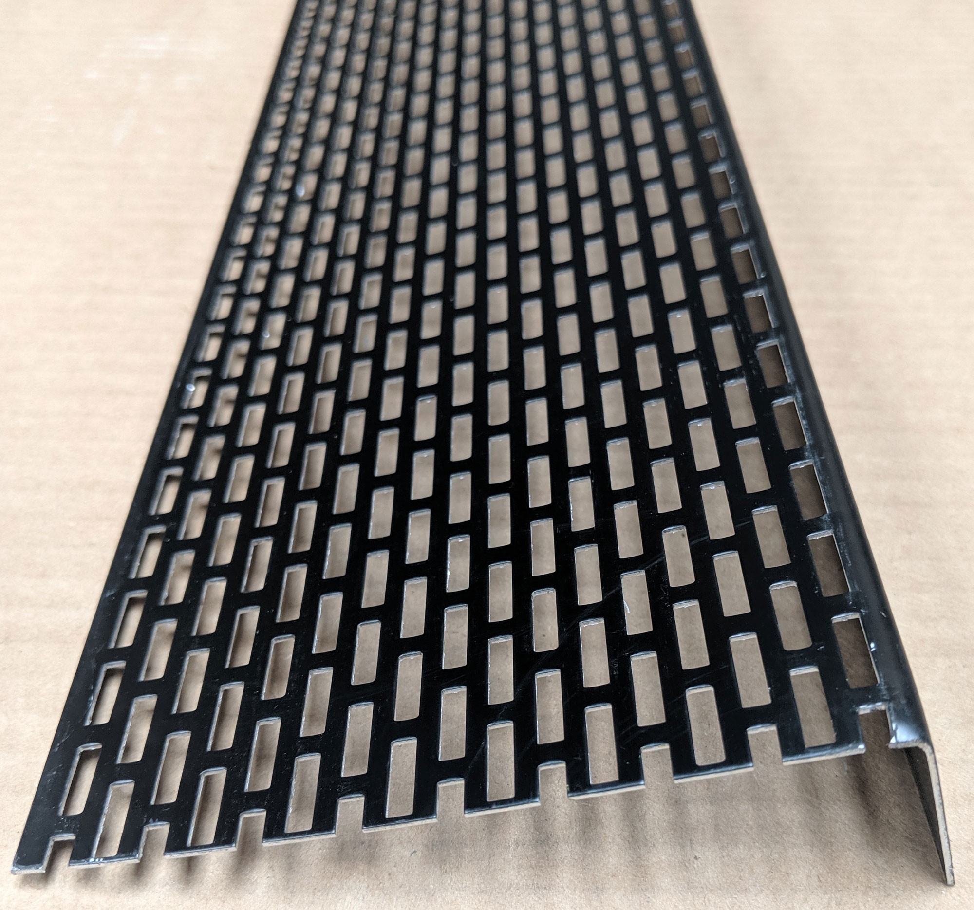 Wemico 30mm x 100mm Aluminium Black Ventilation Angle 2.5m 1 Length